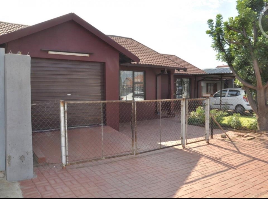 4 Bedroom Property for Sale in Rustenburg North West